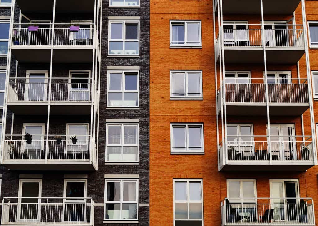 A building with balconies on the outside.